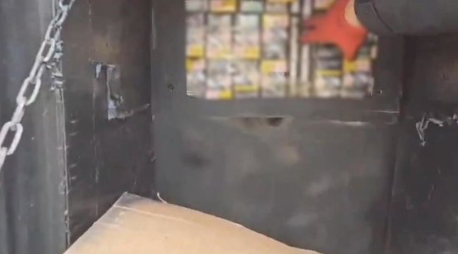 Polislerin arama yaptığı tırdan 4 bin 200 paket kaçak sigara çıktı