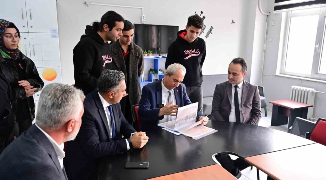 Başkan Kocagöz lise öğrencilerinin projelerini inceledi