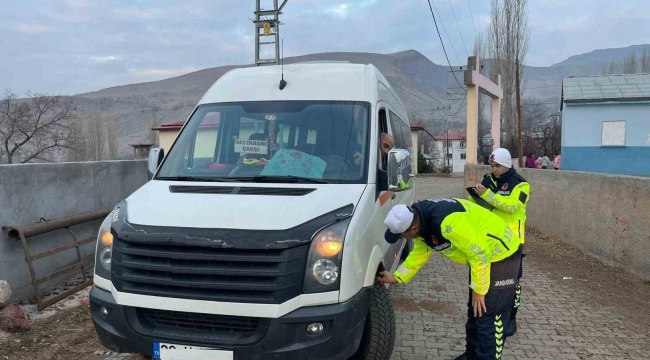Kars'ta jandarma okul servislerini denetledi