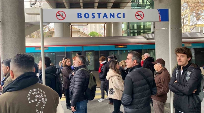 Marmaray'da bir kişi raylara atlayarak intihar etti
