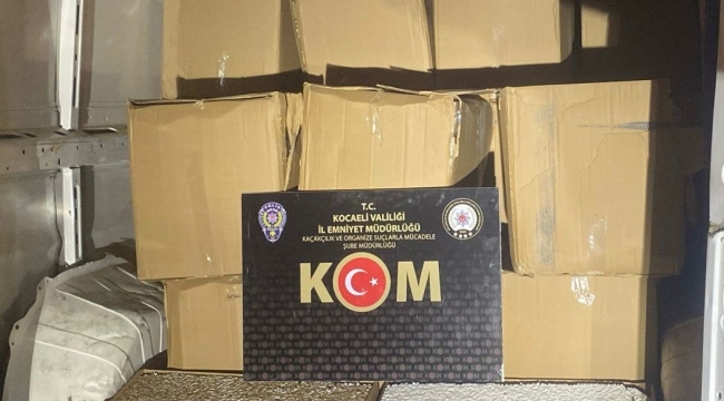 TEM'de durdurulan araçtan 891 bin kaçak makaron ele geçirildi