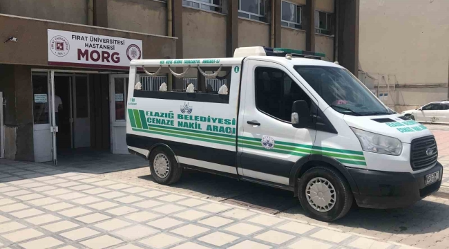 Elazığ'da güneş enerjisinden sızan suyu tamir etmek isteyen muhtar, çatıdan düşerek hayatını kaybetti