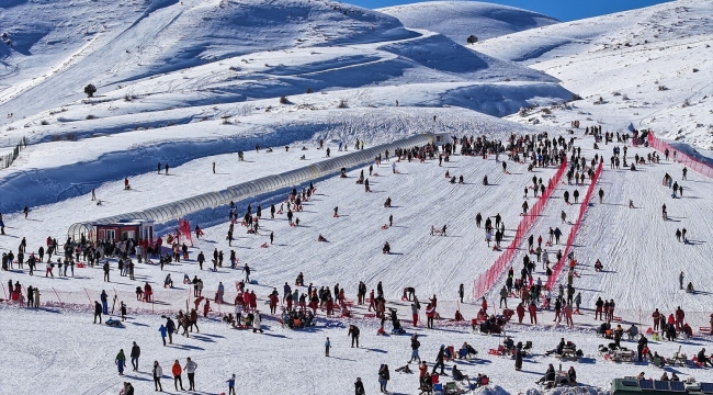 Kristal karıyla ünlü Denizli Kayak Merkezi yeni sezonu görkemli karşıladı