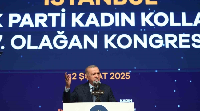 Cumhurbaşkanı Erdoğan'dan CHP'ye eleştiri: "Genel başkanı elinde kırmızı kartla ortada dolanıyor. Eski genel başkan ona sarı kart göstererek oyuna girmeye çalışıyor"