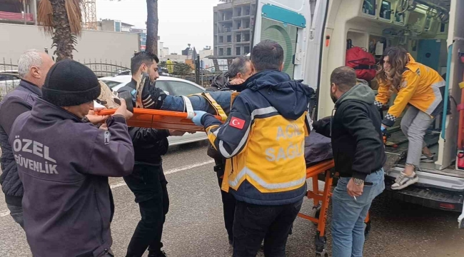 Hafif ticari araç otobüse çarptı: 1 yaralı