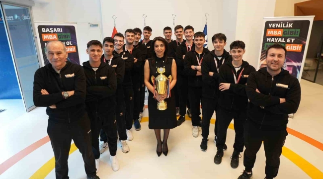 Şampiyon olan MBA Okulları Hentbol Takımı merkezde ağırlandı