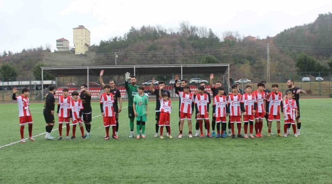 Türkeli BES, U-14 şampiyonluk kupasını kaldırdı