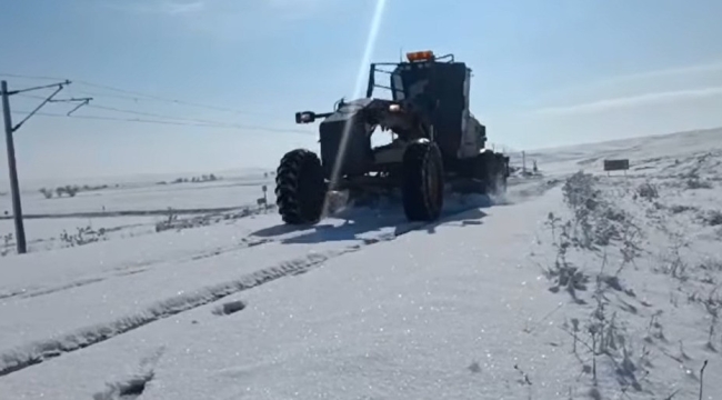 Yozgat'ta Özel İdare ekiplerinin karla mücadelesi sürüyor