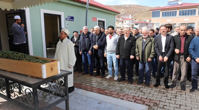 Annesinin tabutu başında kalp krizi geçiren kadın hayatını kaybetti