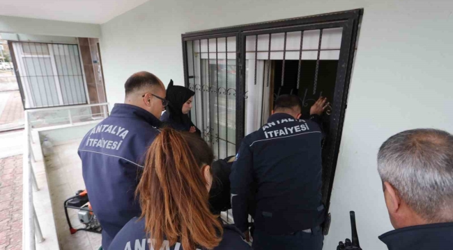 Arkadaşına ulaşamayan genç kız, gözyaşları içinde bekledi