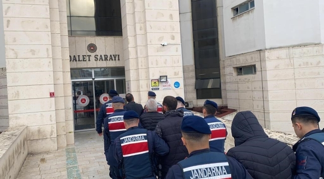 Balıkesir'de 16 düzensiz göçmen yakalandı