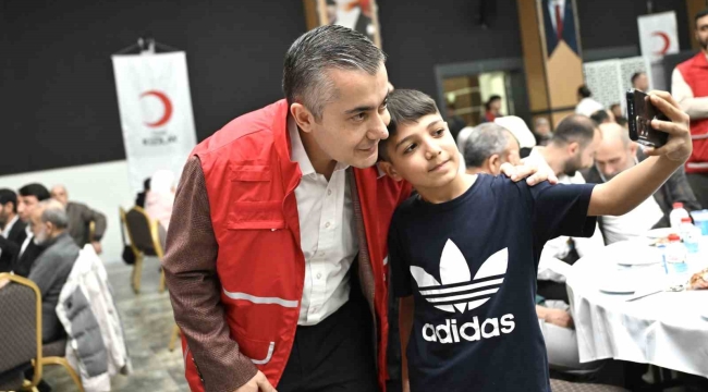 Esenyurt'ta yetimlere özel iftar düzenlendi
