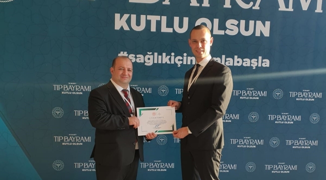 Kula'da yılın sağlık çalışanı Uzm. Dr. Çağlar Sarıgül oldu