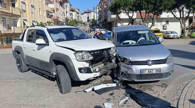 Manavgat'ta trafik kazası: 3 yaralı