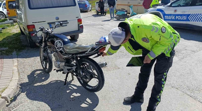 Motosikletler kavşakta çarpıştı: 2 yaralı