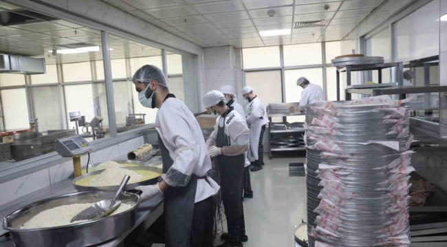 Ramazan Bayramına sayılı günler kala Diyarbakır'da tatlı telaşı