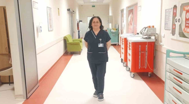 Sağlık Bakanlığı'nın teşekkür belgesi verdiği 37 yıllık ebe: "5 binin üzerine doğuma katıldım"