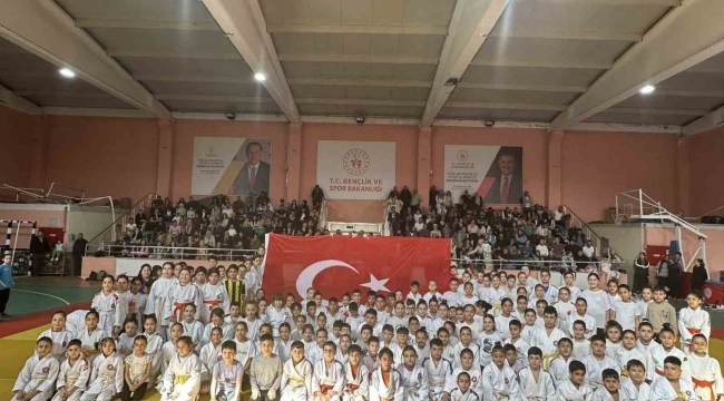 Salihli'de Çanakkale Deniz Zaferi'nin 110. yıl dönümüne özel turnuva