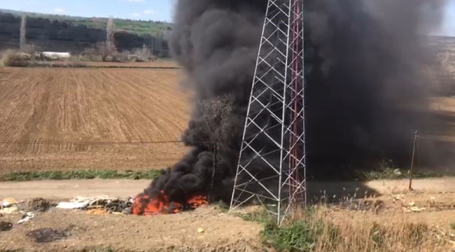 Tekirdağ'da atık lastikler alev alev yandı