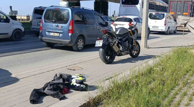 Araçların arasından geçen motosiklet karşıya geçen yayaya çarptı: 1 yaralı