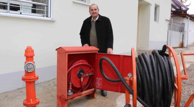 Bu köyde her sokakta yangın vanası var