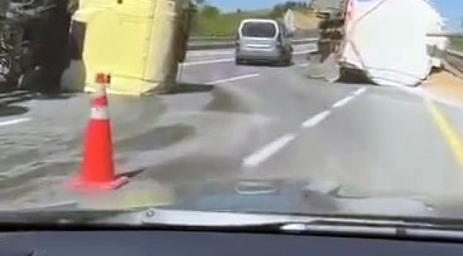 D020'de yem yüklü silobas devrildi: Yemler yola savruldu