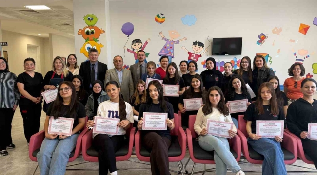 Döşemealtı Devlet Hastanesi'nde Çocuk Poliklinikleri sanatla renklendi