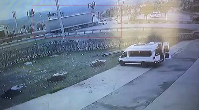 Gaziantep'te tır ile çarpışan otomobildeki anne-oğul hayatını kaybetti: Feci kaza kamerada