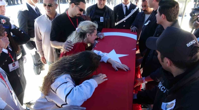 Kalp krizi geçirip hayatını kaybeden polisin eşinin sözleri yürekleri dağladı: "Lütfen kalk aşkım"