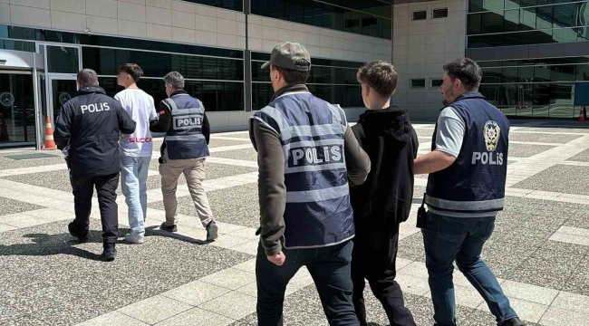 Kuaförün balkonundan girerek kasadan para çalan 2 şüpheli adliyede