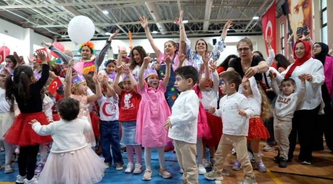 Maltepe'de miniklerin 23 Nisan coşkusu