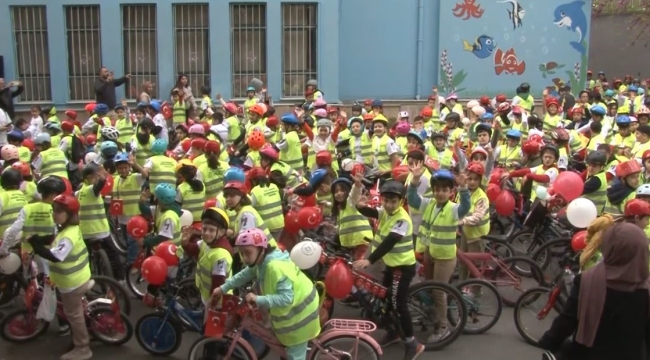 Minik Pedallar Meclise Gidiyor: "Mektepten Meclise Pedal" Etkinliği Renkli Görüntülere Sahne Oldu