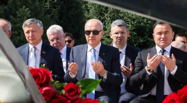 TBMM Başkanı Kurtulmuş, Ata-Beyit Ulusal Tarih ve Anıt Kompleksi'ni ziyaret etti