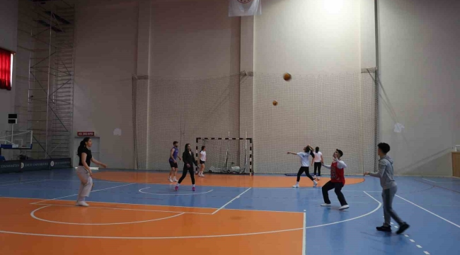 Uzmanı, iskelet sistemini ayakta tutan kaslar için spor yapılmasını önerdi