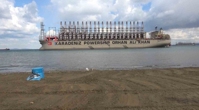 Yalova'da karaya oturan gemi lodos sayesinde kurtarıldı