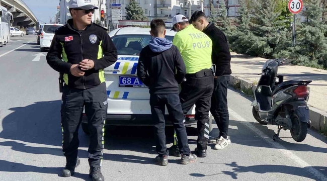 16 yaşında ehliyetsiz, plakasız ve kasksız motora bindi, 54 bin lira ceza yedi