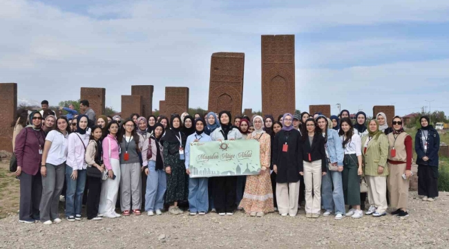 65 ilden bin 600 öğrenci Cumhurbaşkanlığı Külliyesi'nde ağırlandı