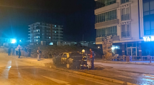 Adıyaman'da park halindeki otomobil yandı