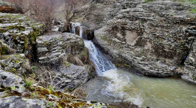 Ağrı'nın saklı güzelliği Bekiran Şelalesi baharda güzelliğiyle mest ediyor