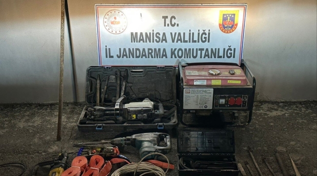 Akhisar'da kaçak kazı yapan 2 şüpheli suçüstü yakalandı