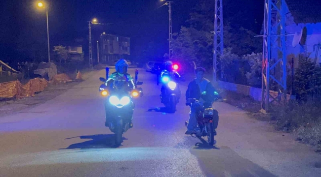 Akrobasi hareketleri pahalıya patladı: Kovalamaca ile yakalanan motosikletlilere 65 bin lira ceza