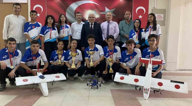 Alaşehir Anadolu İmam Hatip Lisesi'nden hava sporlarında büyük başarı