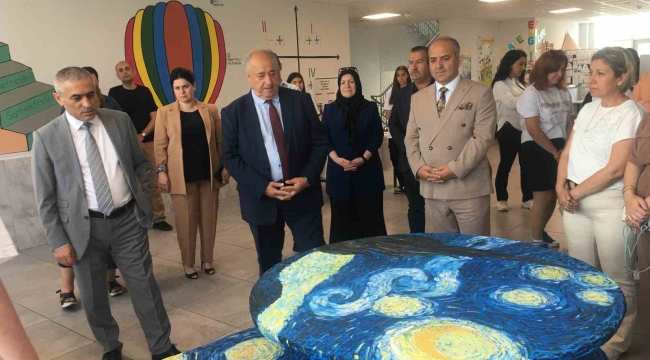 Aliağa 100. Yıl Ortaokulu'nda TÜBİTAK 4006 Bilim Fuarı açıldı