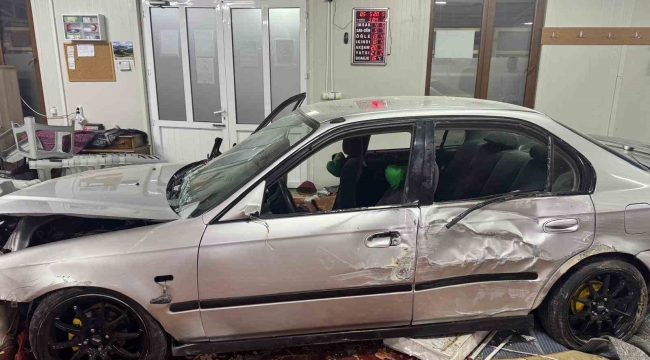 Alkollü sürücü camiye daldı: 1 yaralı