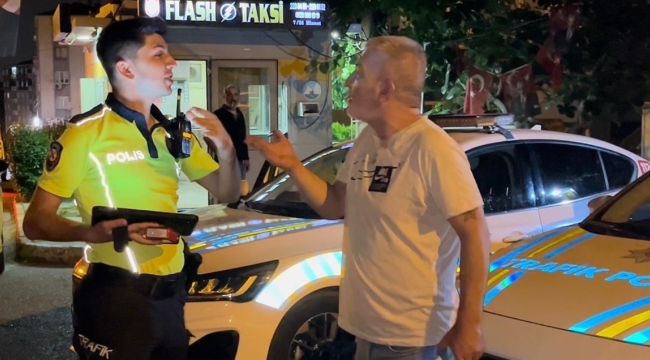 Alkollü sürücü polisleri sabır sınavından geçirdi...Ehliyeti 2041 yılına kadar olmayacak