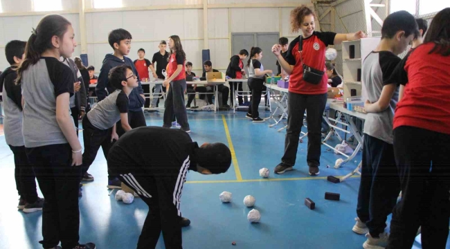 Amasyalı öğretmenler öğrencileri için atık malzemelerden 160 çeşit oyun tasarladı