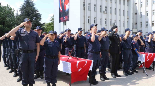 Ankara'da 52 özel gereksinimli genç ettikleri yeminle bir günlüğüne asker oldu