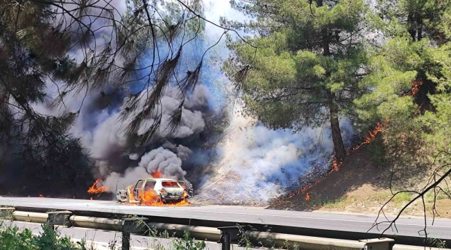 Araçta çıkan yangın ormana sıçradı