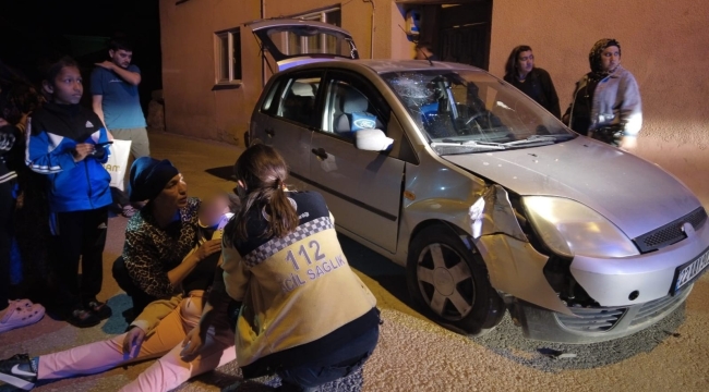 Arka koltukta oturan çocukların sorusuna cevap verdiği an kaza beraberinde geldi