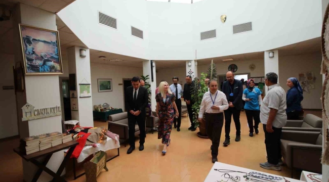 AÜ'de hastalara uygulamalı atölyelerde tarım ve sanatla terapi